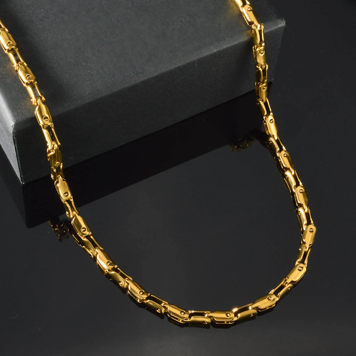 Luxury Fishbone Arrow Chain Necklace Men Women Neutral 18K Gold Plated Stainless Steel Non-Fading Simple Daily Wear Jewelry