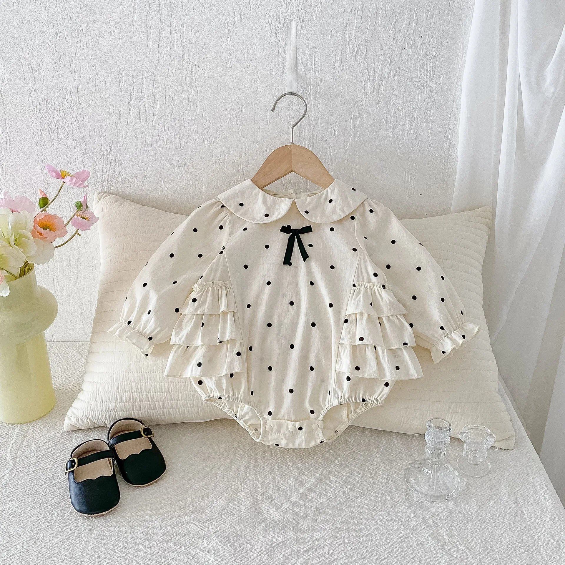 2026 Herbst Prinzessin Baby-Body mit Polka-Dots, Rüschen und Peter-Pan-Kragen, Kleinkind-Einteiler mit Langen Ärmeln, Weiche Babykleidung für Mädchen – Detail 2