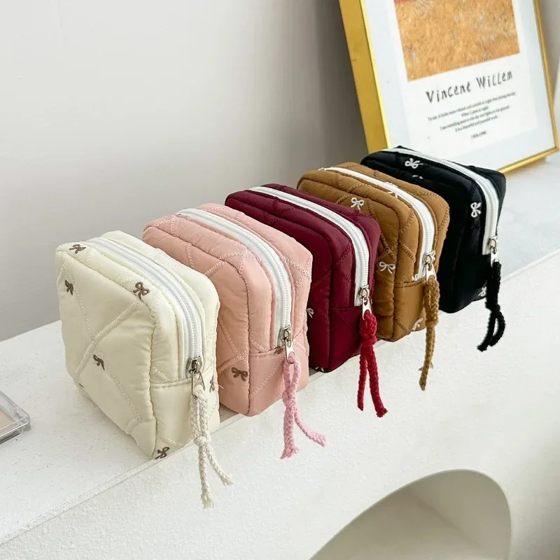 1pcs Quilted Love Cosmetic Bag, Travel Portable Toiletry Bag, Lipstick Bag, Multi-Functional Sanitary Napkin Storage Bag