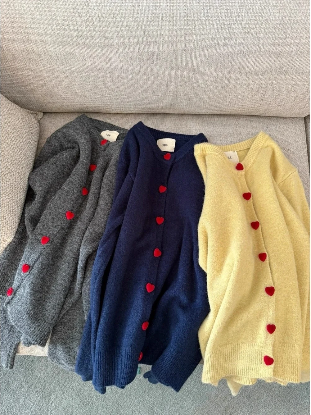 

Fashionable Knitted Short Sleeve Sweater Coat with Heart Buckle Loose Fit Elegant Style Spring Autumn New Arrival Women's Top