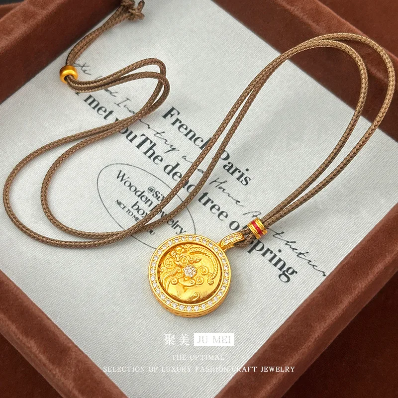 2025 تصميم ضوء فاخر 9999 نقطة الماس الدورية النحاس عملة Pixiu البوصلة 24K حلية ذهبية حقيقية سترة سلسلة قلادة #5