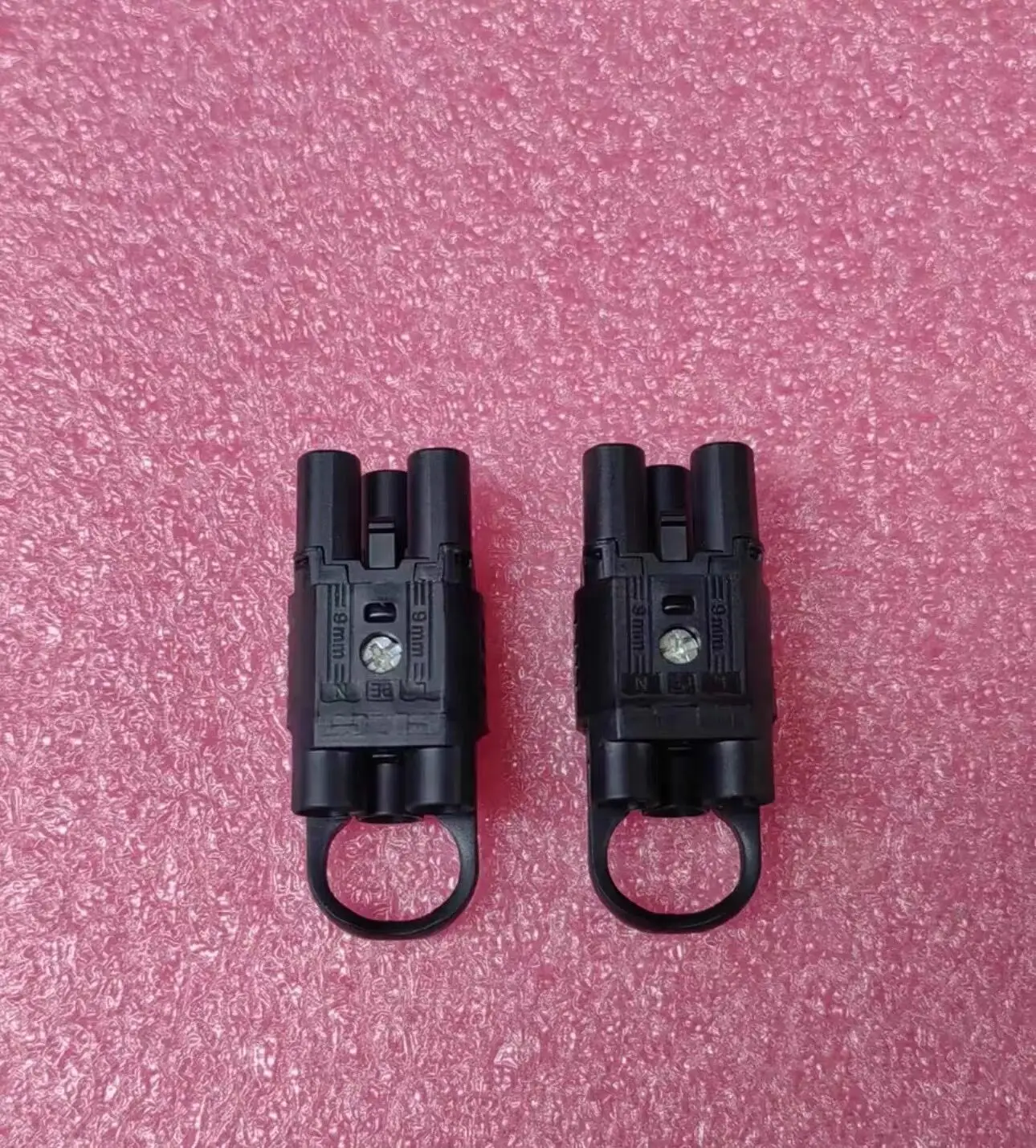 The new plug is suitable for Huawei PTN980 DC power plug RRU3235E three-hole power plug