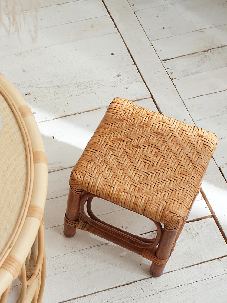 Tabouret bas en rotin tissé, petit banc nordique rétro, chaise d'enfant pour salon, tabouret de meubles en bois d'art pastChev