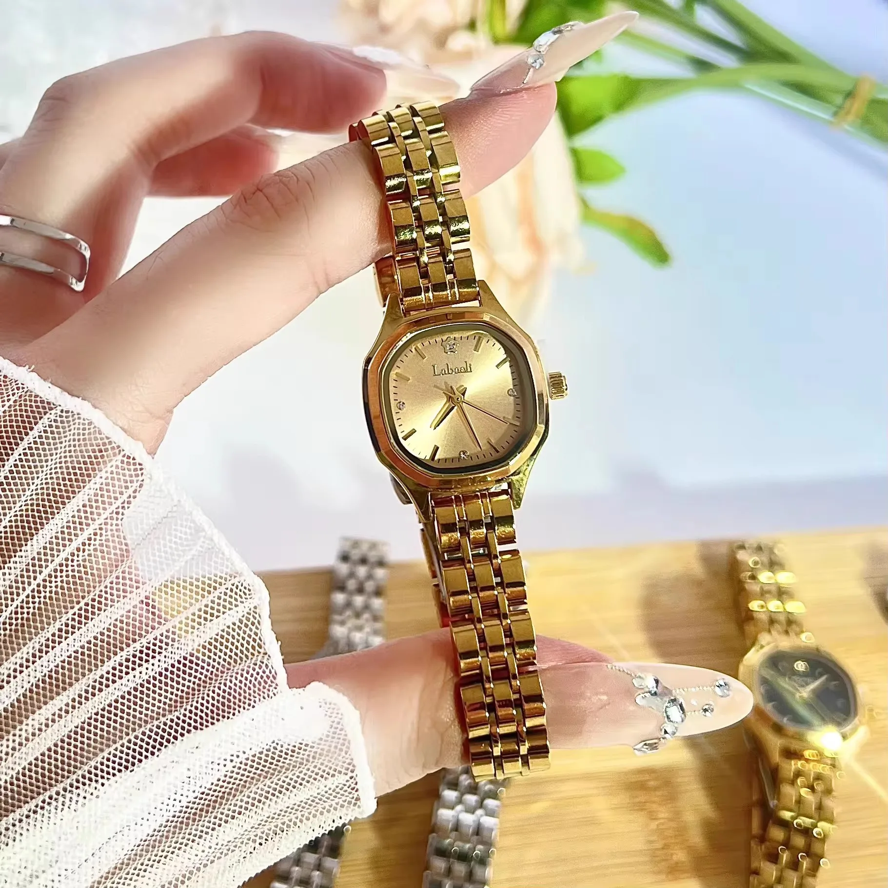 

New Minimalist ElegantAnd Stylish Women'S Quartz WatchA High-End Selection Of Fashionable Quartz WatchesA Perfect Gift For Women