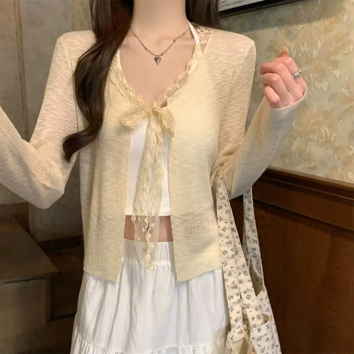 

Gagarich Sweet Style French Lace Splicing Tie Knitted Shirt Women Summer Thin Long Sleeve Sunscreen Design Sense Outerwear Top