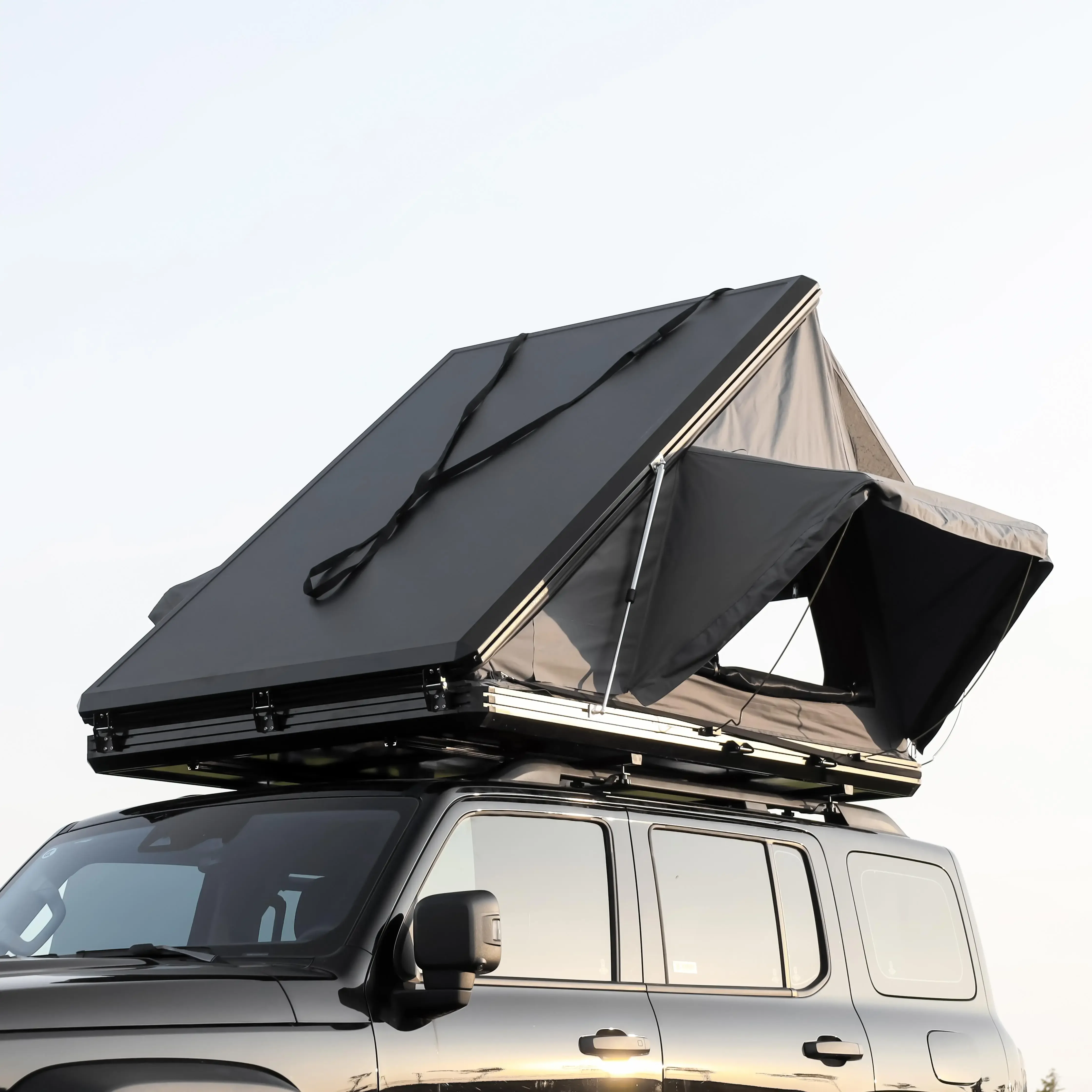 

2023 New Style 4x4 Triangle Rooftop Tent Outdoor Camping Hardtop 3-4 Person Car Roof Top Tent with Awning Shelter