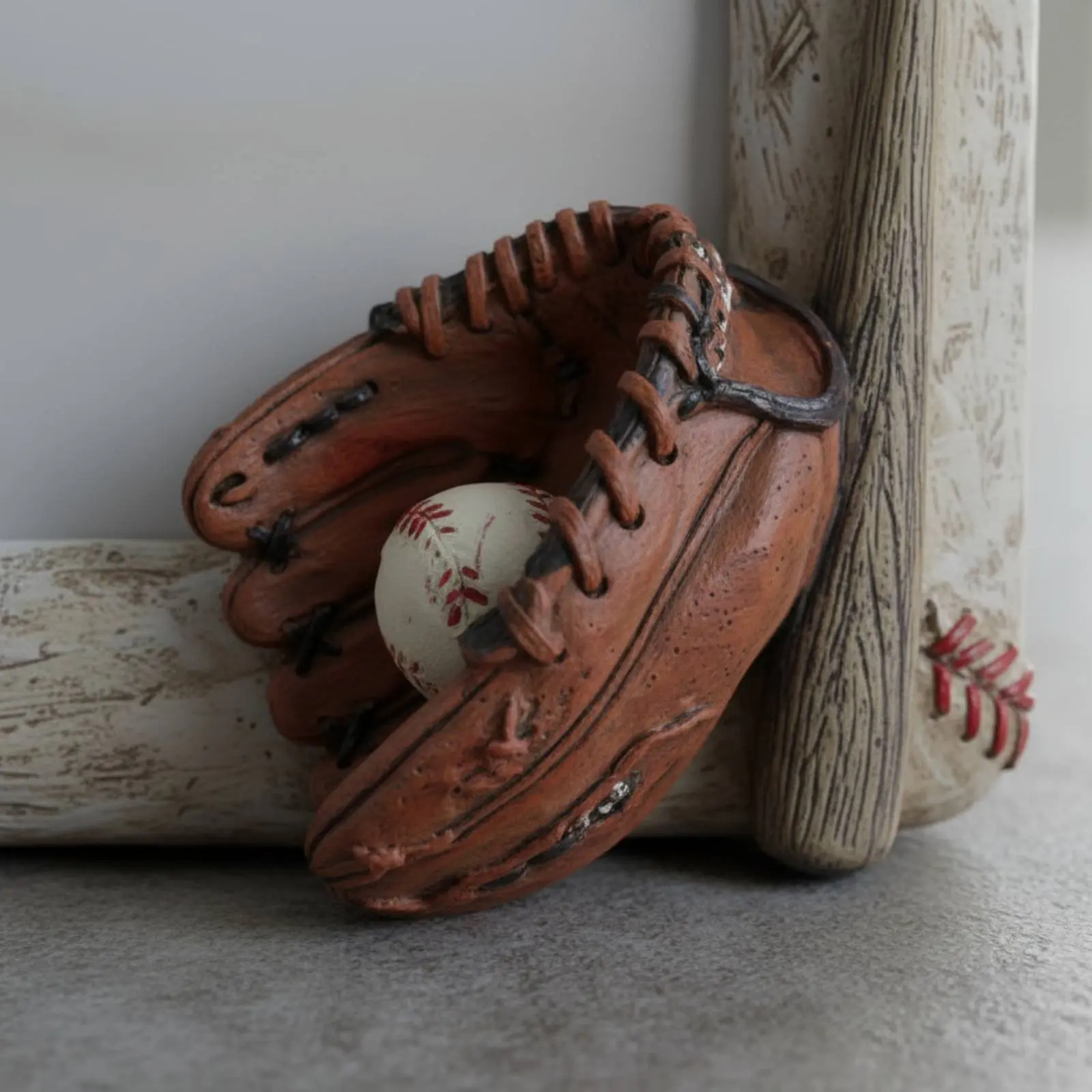 

Объемная спортивная фоторамка для памятных вещей: бита и перчатка, креативный дизайн, ручная роспись, для детей