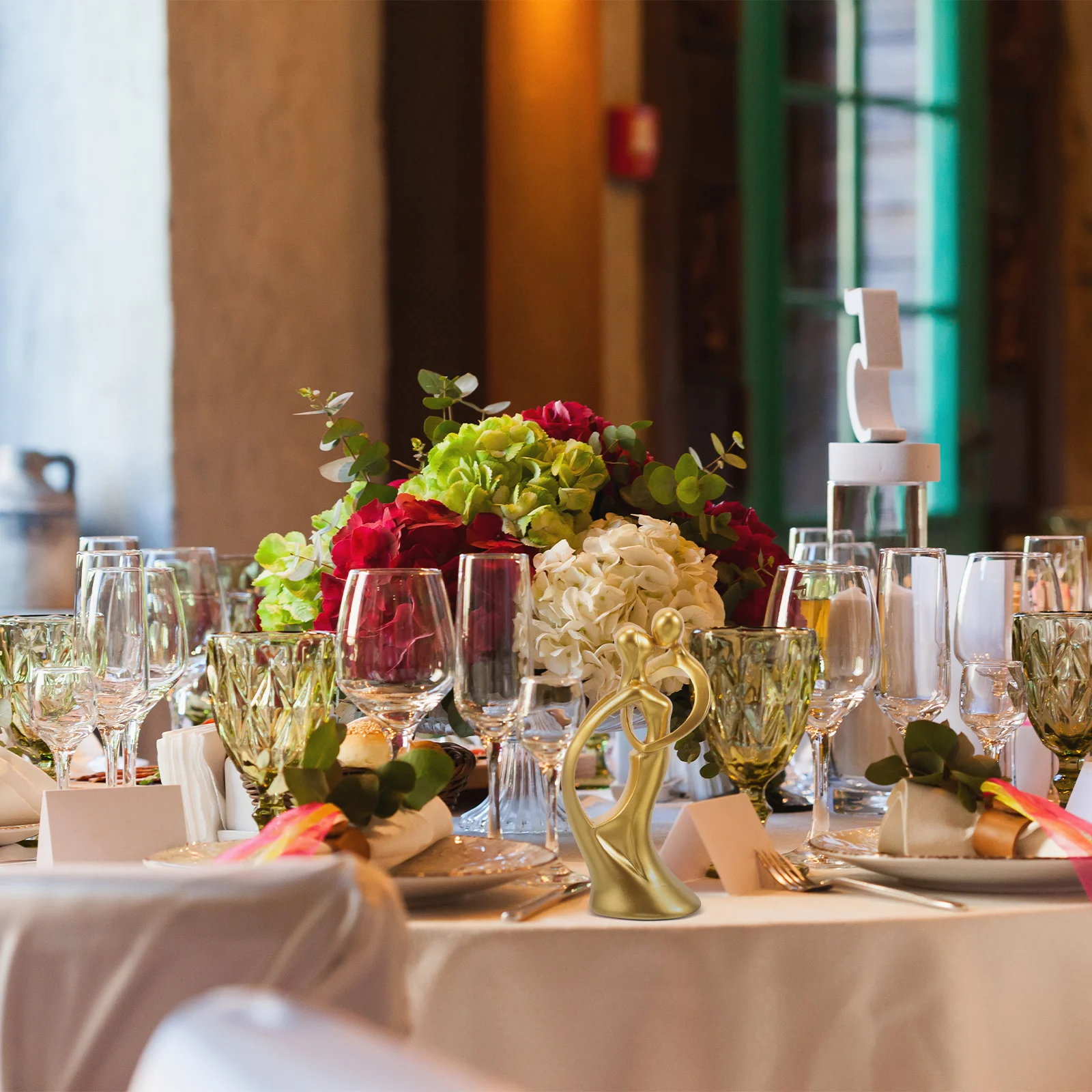 

Couple Sculpture Resin Craft Abstract Embracing Lover Statue Home Decoration Wedding Table Decor Resin Couple Statue Decoration