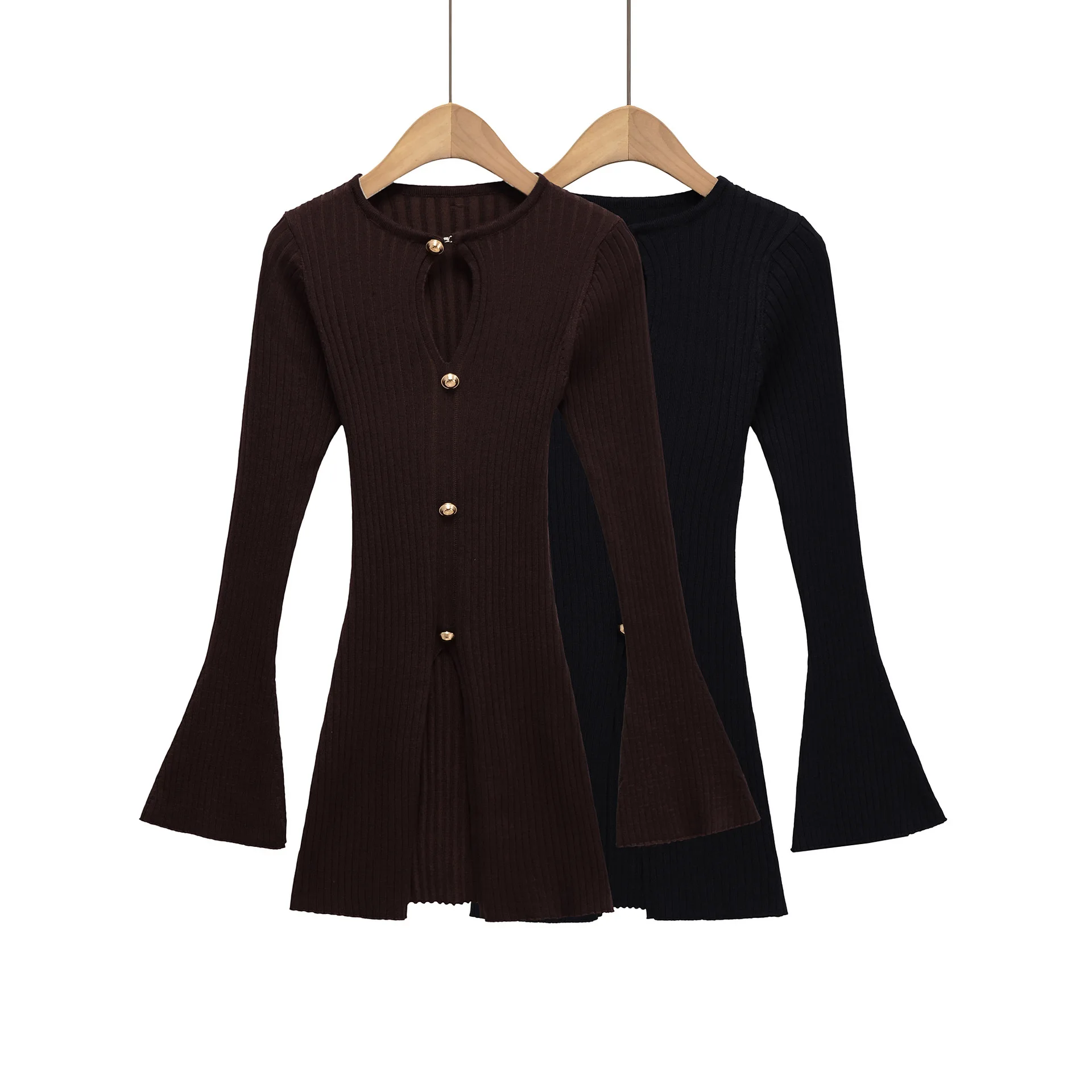 

Woman Slim-fit Knitted Top Textured Round Neck Flared Sleeve Solid Color Single-breasted Shirt Elegant Early Autumn New Top