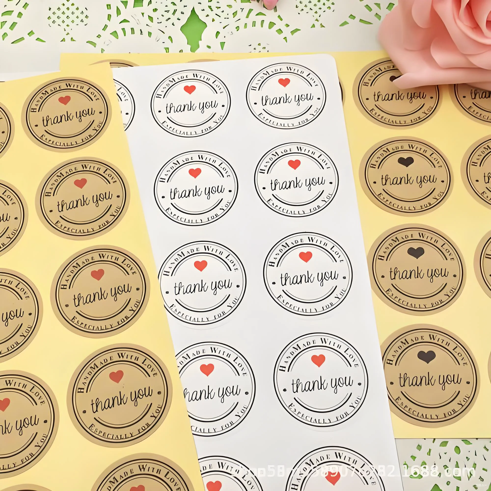 ملصقات مخصصة غير لامعة |   خدش متين عالي الدقة |   تسميات شعار العلامة التجارية المخصصة وسطح مقاوم للماء