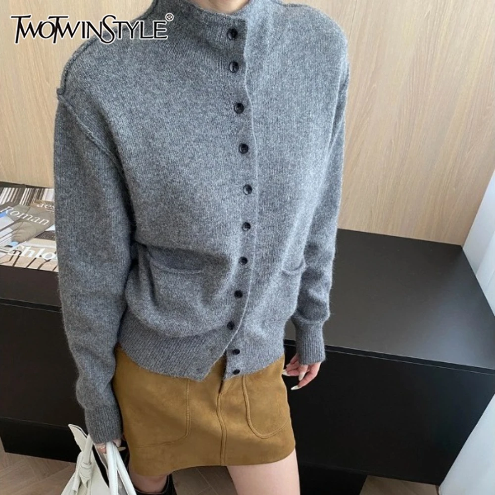

TWOTWINSTYLE однотонный однобортный свитер женский воротник-стойка с длинным рукавом повседневный дизайн женские свитера модная новинка