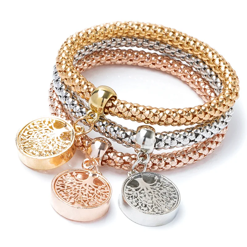 Ensemble de bracelets avec pendentif en forme de cœur et chaîne de maïs élastique pour femmes, 3 couleurs, adapté aux cadeaux de rendez-vous, aux voyages, aux fêtes et aux robes de festival