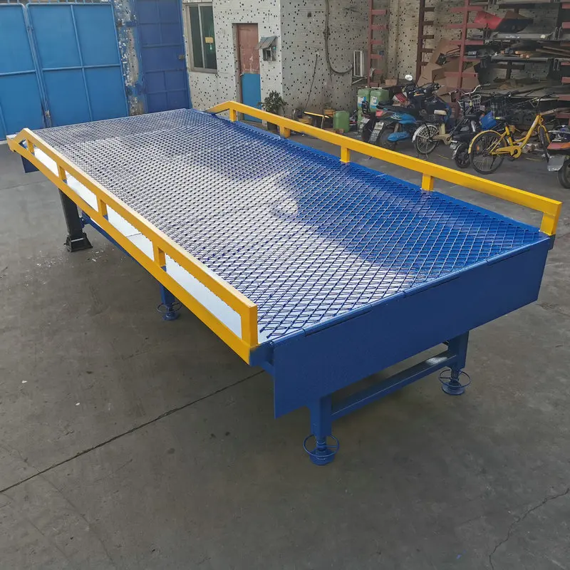 Container warehousing logistics hydraulic fixed boarding bridge loading and unloading platform mechanical boarding bridge