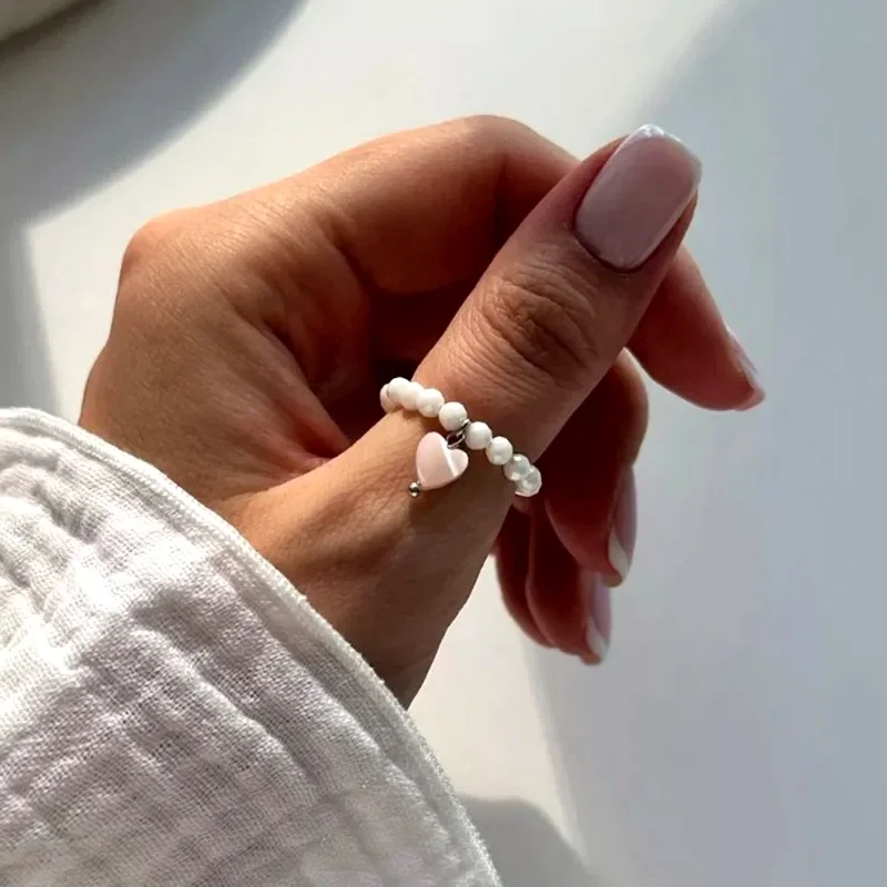 

Vintage Originality String of Beads Elastic Cord Heart Shape Shell Pendant Rings for Women Elegant Round Bead Rings Jewelry Gift