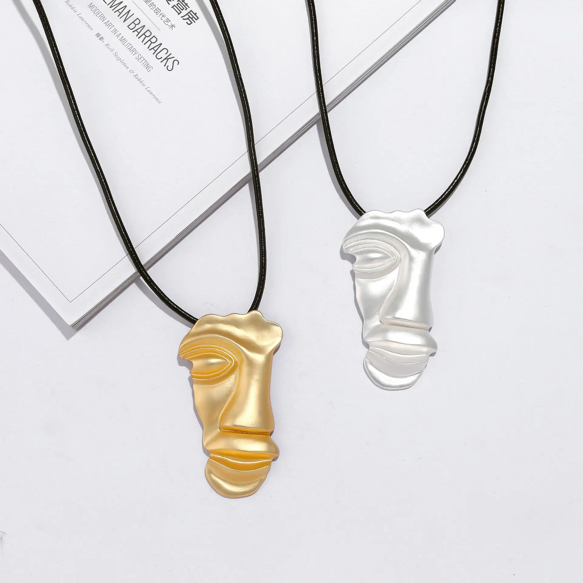 

European and American fashionable and personalized high-end touching face leather rope women's pendant necklace