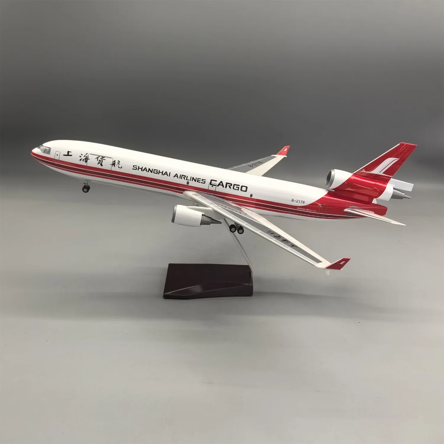 1/130 Scale Shanghai Cargo MD-11 Diecast Resin Airplane Model Kit with Stand For Aviation Enthusiasts Gift Or Collection display