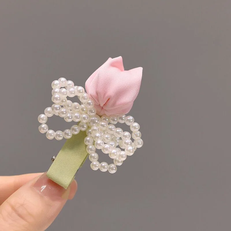 여자의 부드러운 진주 Bowknot 헤어 클립 꽃 머리핀 측면 앞머리와 이마 장식 우아한 액세서리