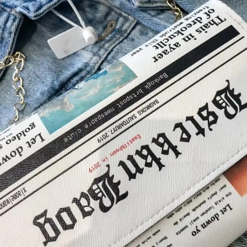 Creative Newspaper Style Shoulder Bag Women's Fashion Korean Version Versatile Crossbody Bag Retro Style Chain Bag Creative Gift