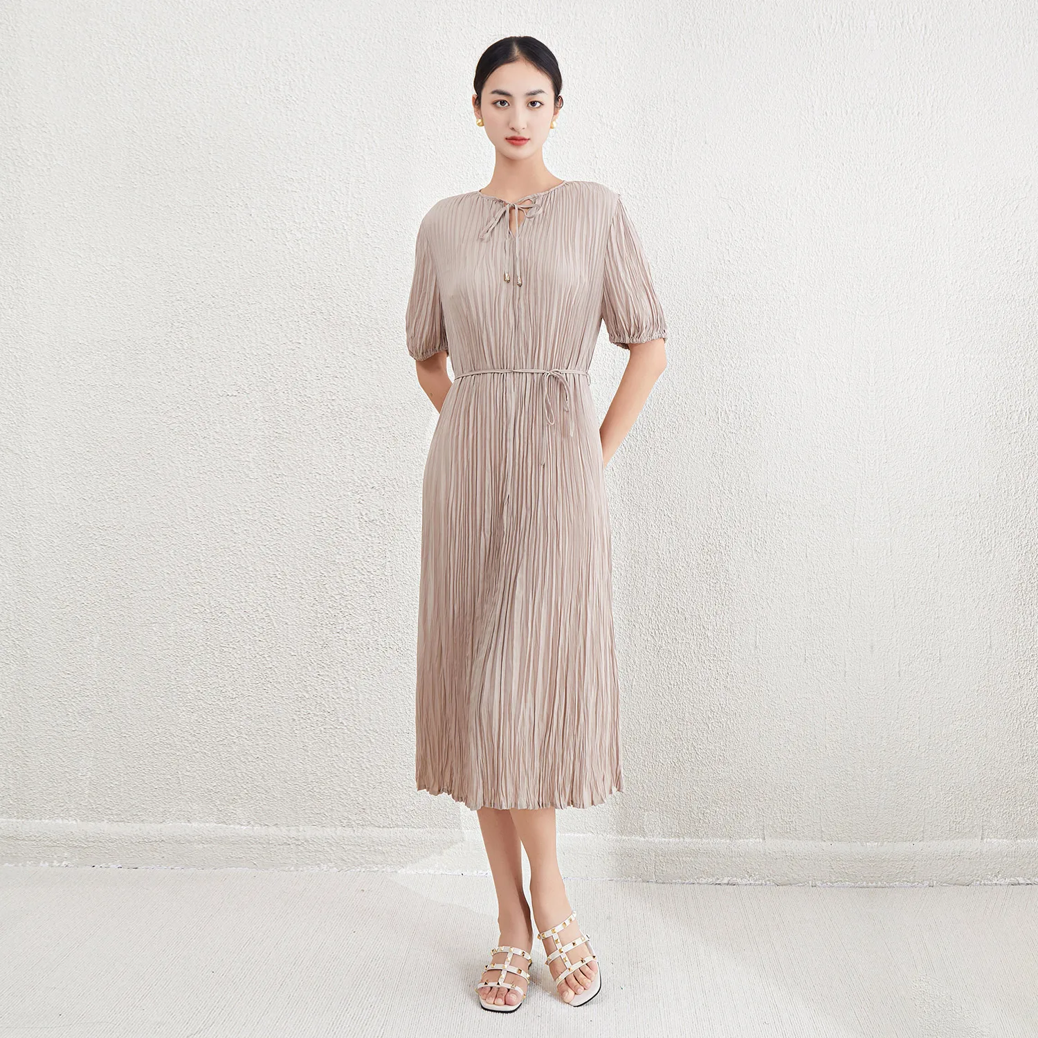 

High Quality Miyake Pleated Women's Dress Fashion Elegant Round Neck Belt Loose Women's Casual Dress