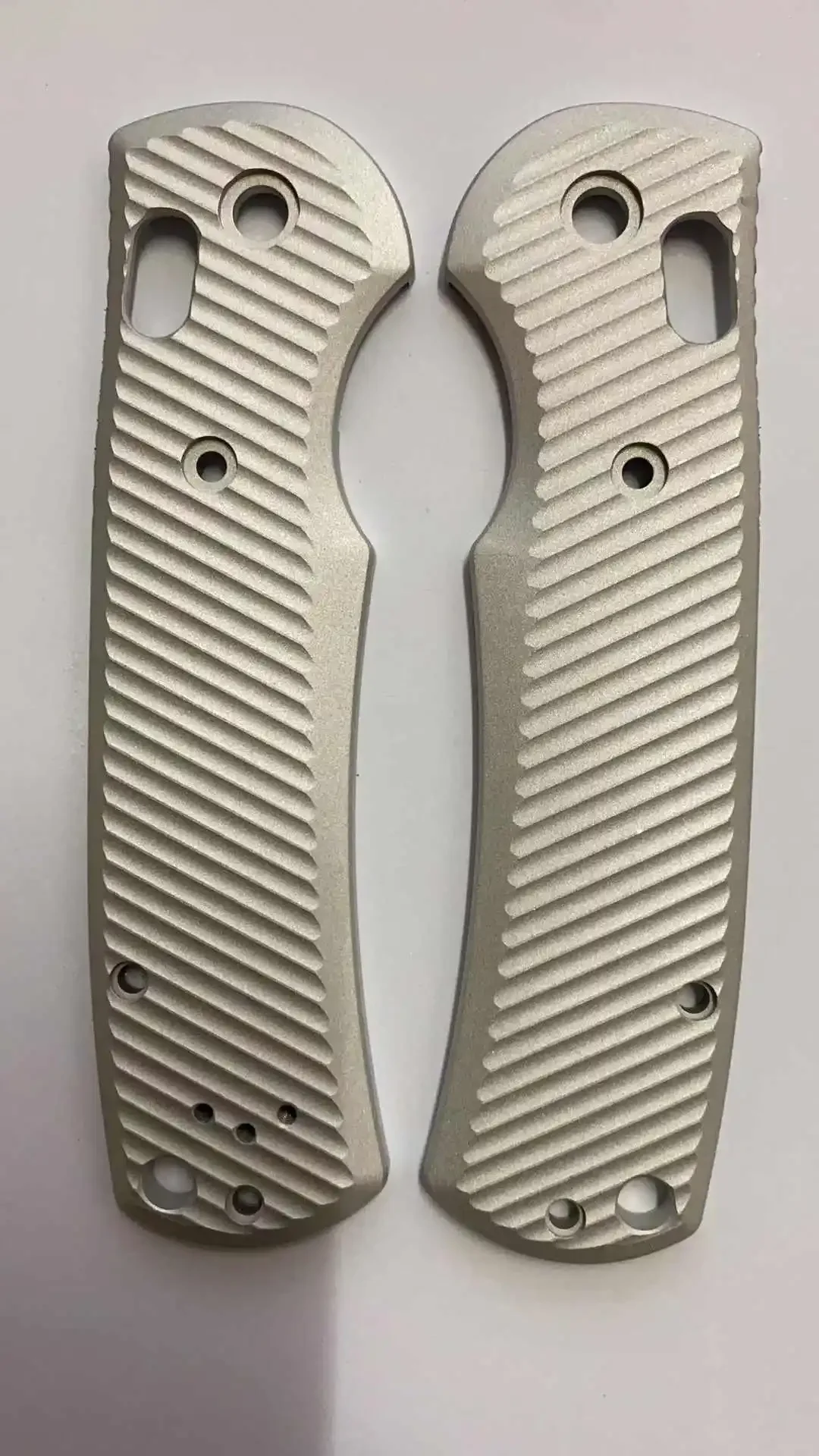 

Custom 3 Colors Aluminum Alloy Knife Handle Scales For NEW Benchmade Griptilian 550 551 Knives Grip Anodized Black SandBlast