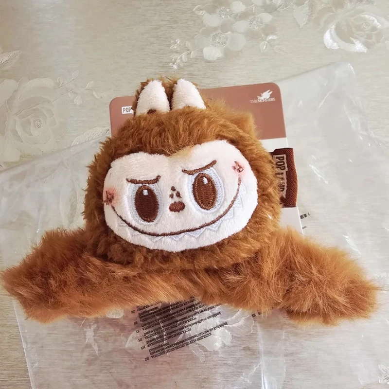 

Плюшевая заколка для волос Popmart Labubu The Monsters: пушистая, милая игрушка, мультяшная модель, украшение для дома, подарок на День святого Валентина, сувенир Labubu