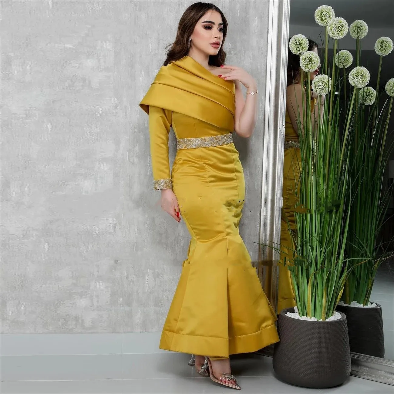 

Romantic Yellow Satin Mermaid Evening Dresses One Shoulder Long Sleeve Formal Prom Dress Dubai Arabic Evening Party Gowns