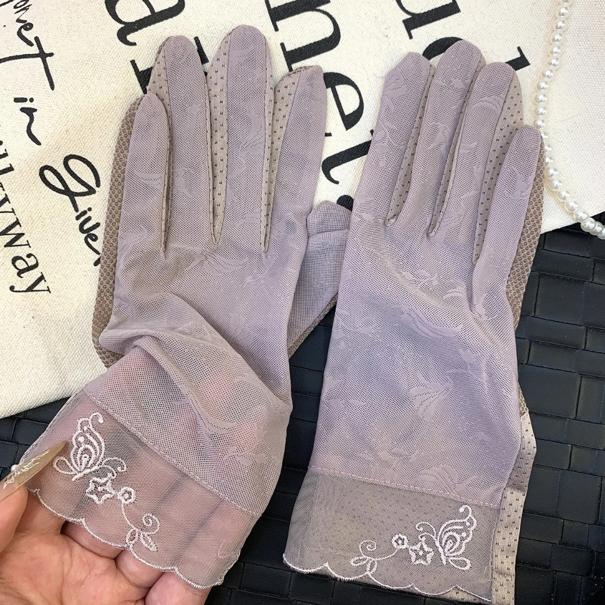 Lace Gloves for Women – Lightweight Summer Sun-Protective, Shade-Providing, Cooling Silk Outdoor Cycling and Driving Gloves