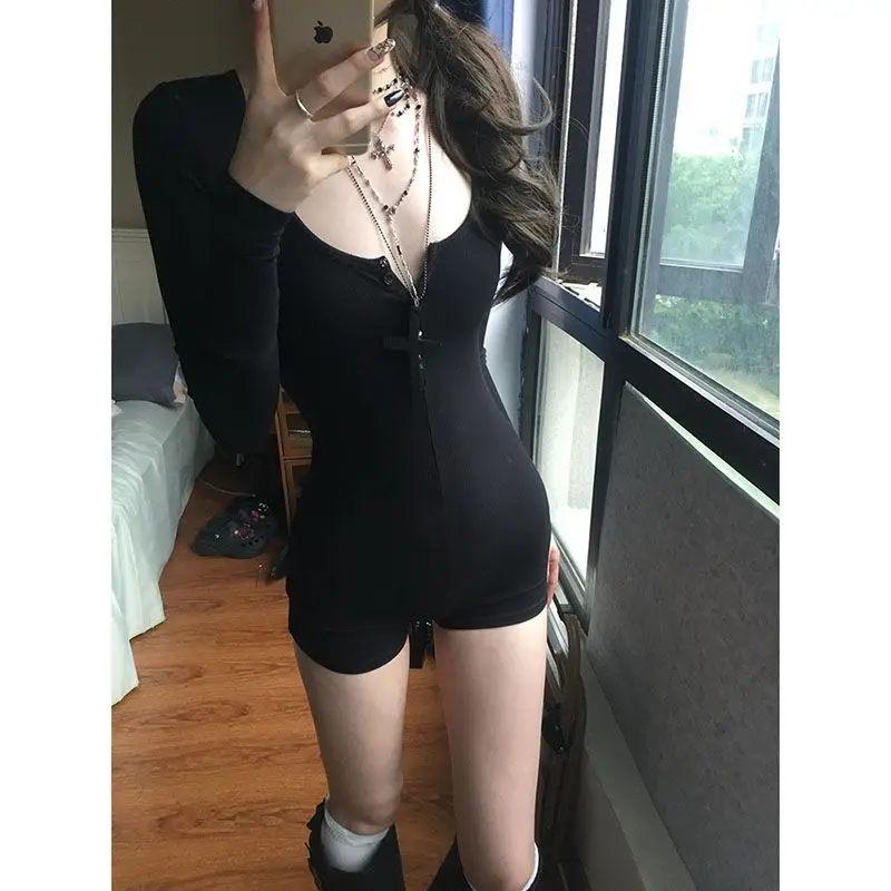 بدلة نسائية سوداء مضلعة - أكمام طويلة ورقبة على شكل V عميقة وتفاصيل أزرار، رومبير قوطي، ملابس خروج خريفية غير رسمية