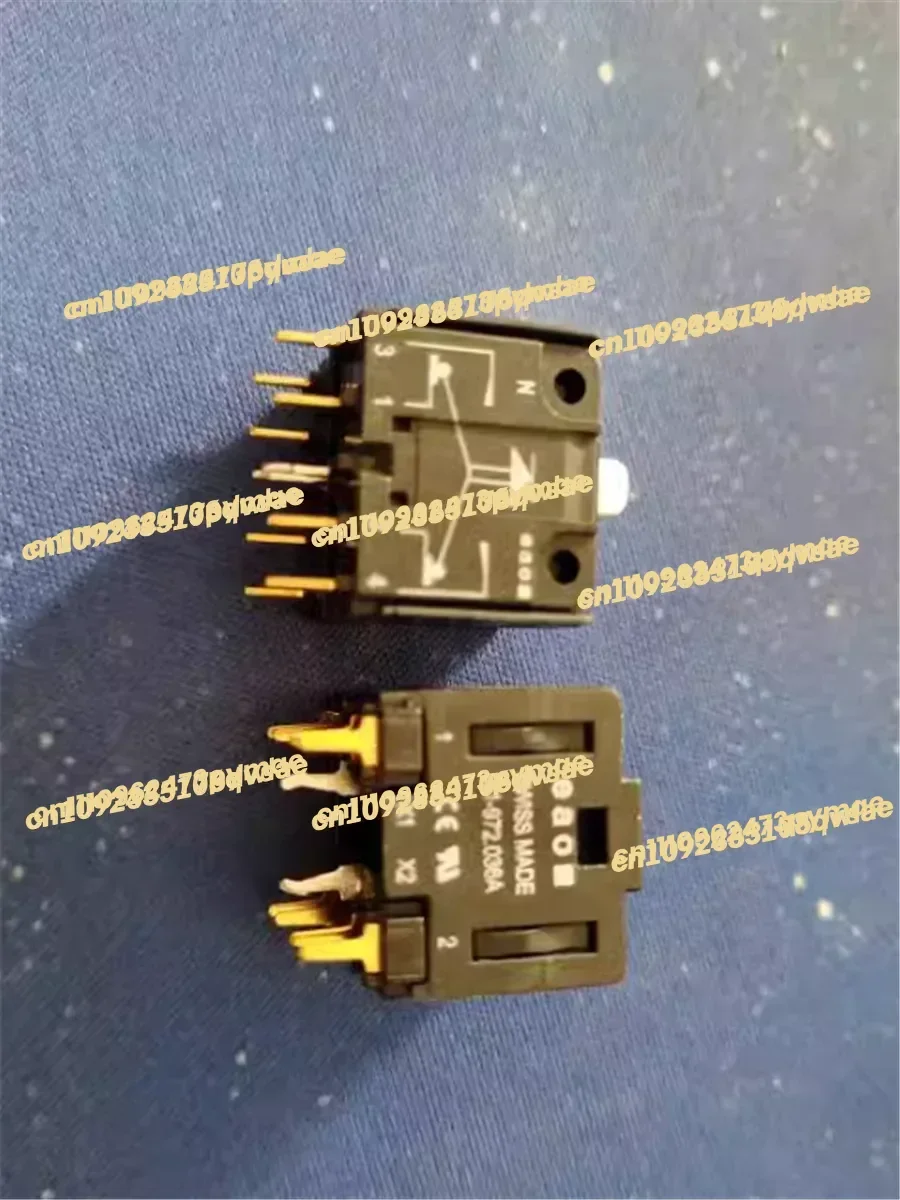 

1pcs 51-972.036A 51 series switch contacts for EAO button switches