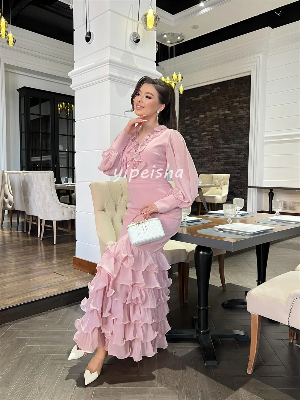 Robes longues personnalisées formelles rétro en mousseline de soie plissée froncée à plusieurs niveaux sirène col en v robes d'occasion sur mesure Pastrol de haute qualité