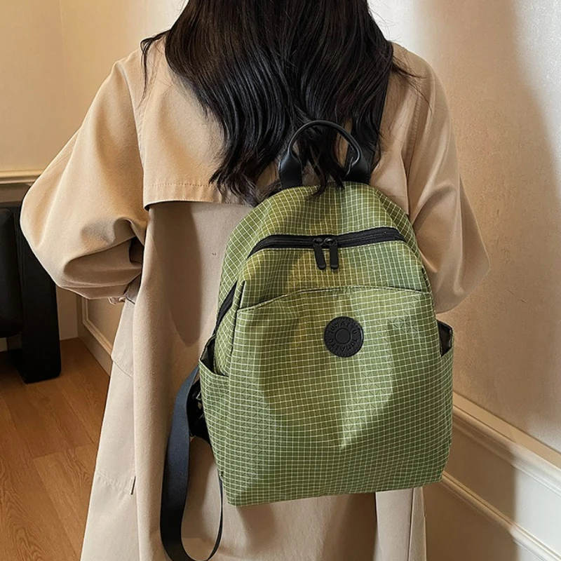 حقيبة ظهر أنيقة ذات ملمس مربعات وبسيطة للنساء ذات سعة كبيرة وحقيبة مدرسية متعددة الاستخدامات وخفيفة الوزن للتنقل للسفر #3