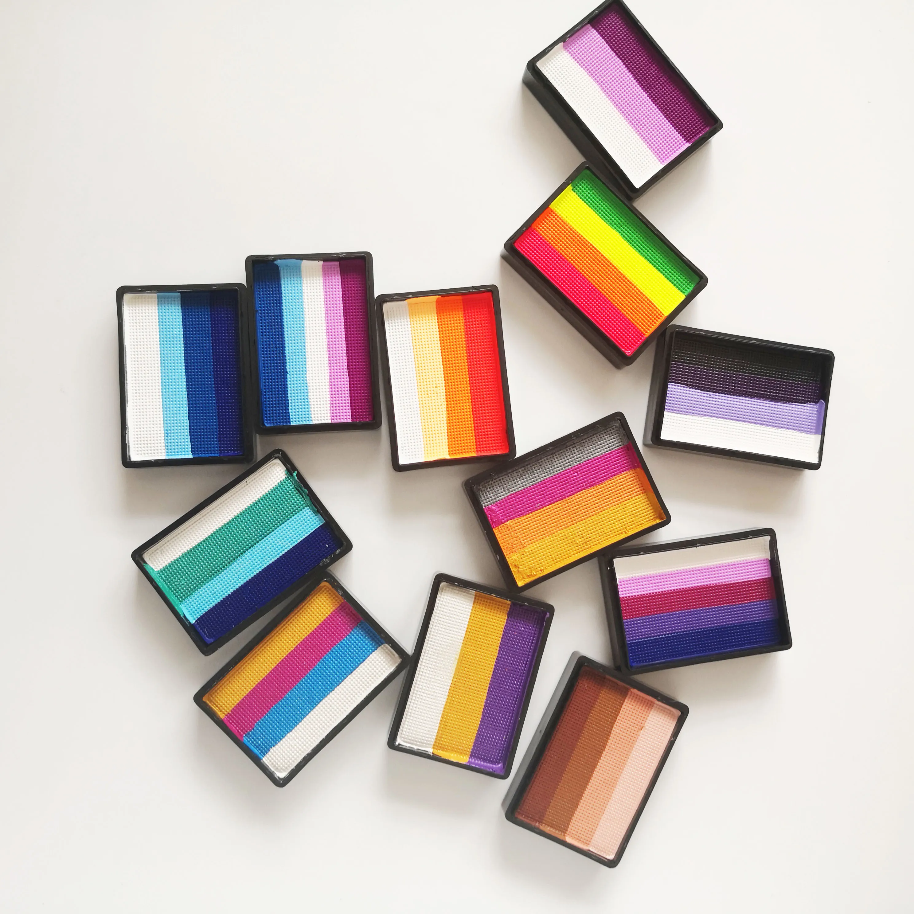 30 グラム水ベースのレインボースプリットケーキフェイスペインティングボディアートパーティーハロウィンクリスマスメイクグラフィックパステル UV アクアアイライナー