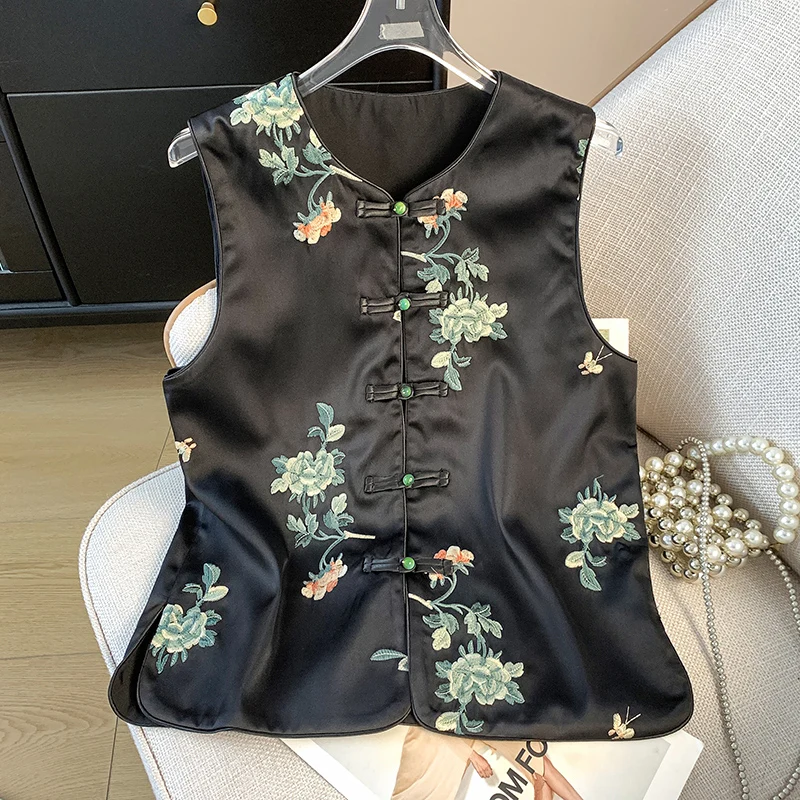 Real shot of new Chinese style retro heavy industry improved V-neck buckle Hanfu satin embroidered vest cardigan women's coat