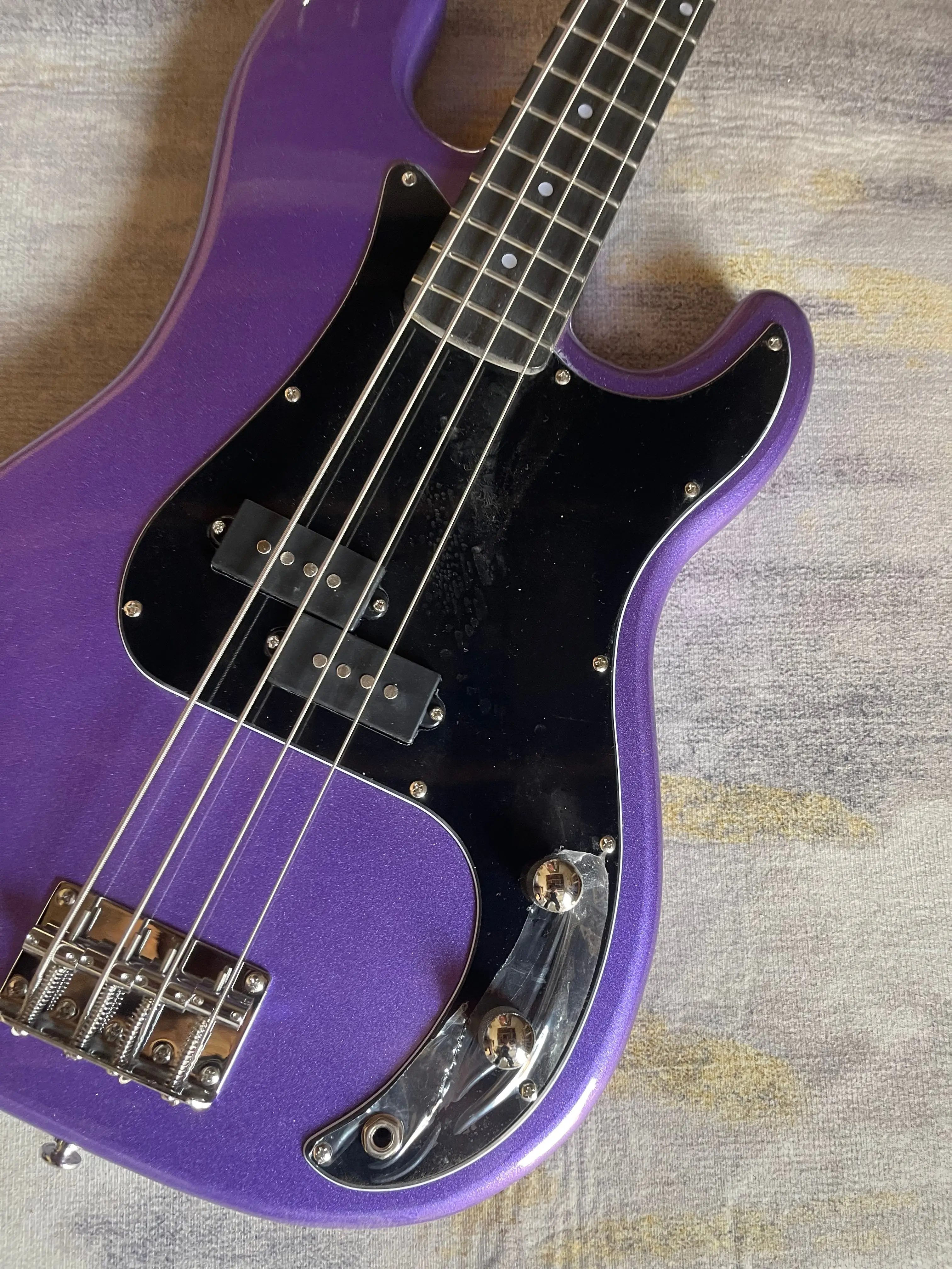 Electric Guitar Metal Flash Purple P-type Four String Electric Bass Split P Pickup Thin C Comfortable Neck Delivery Included
