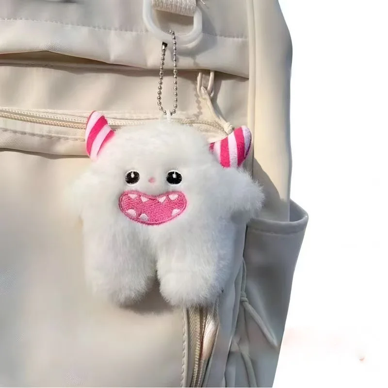 かわいい小さな雪の怪物ぬいぐるみペンダントガールハートキーホルダーモンスター人形装飾品カップル通学バッグ人形ギフト
