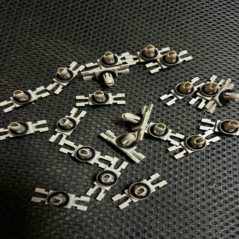 20pcs Window Trim Strip Fastener Plastic Clip For BMW 3 F30 E90 E91 LCI Roof Ledge Moulding Clip 51137117240 51-13-7-117-240