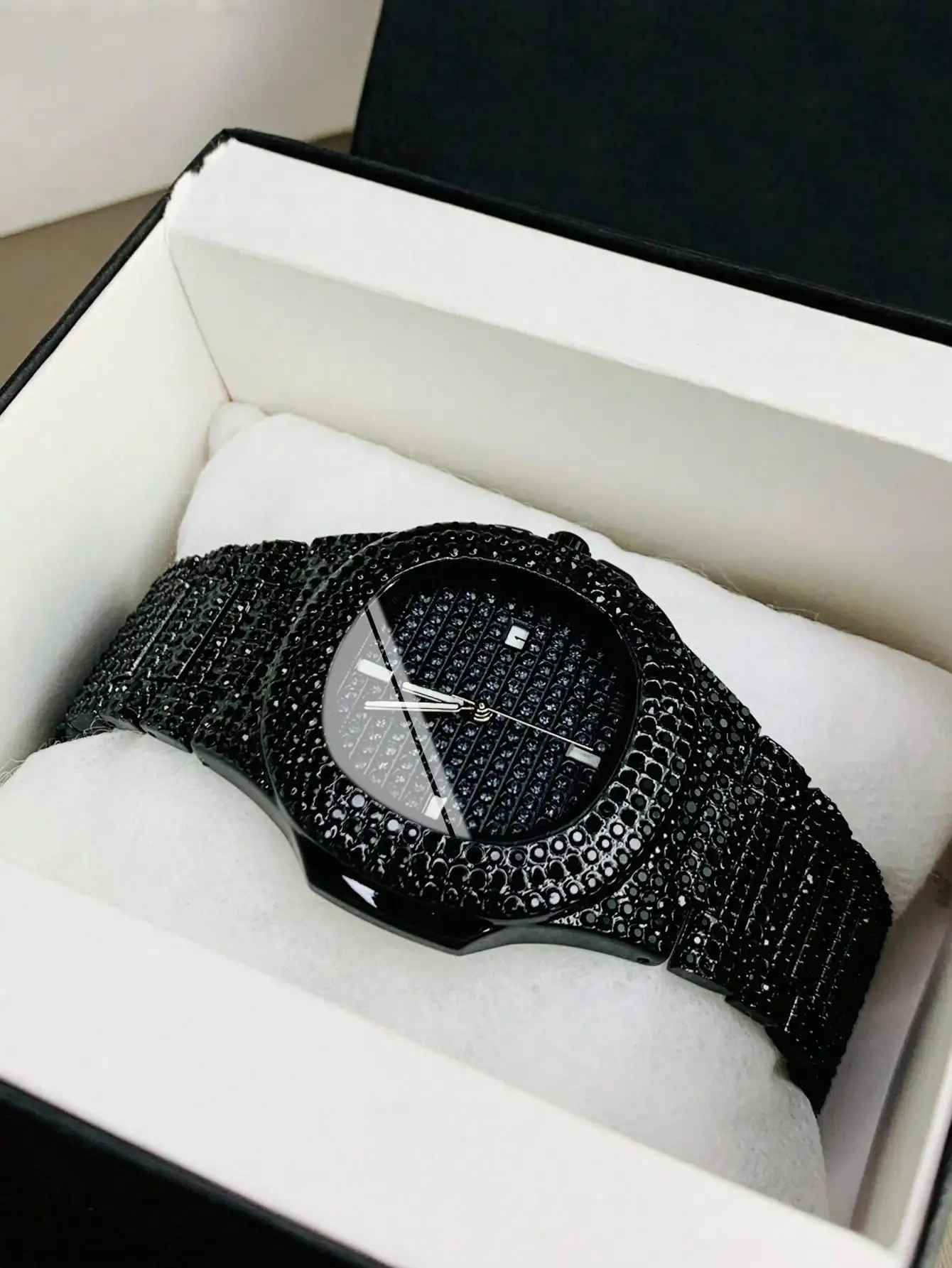 1pc Men's Black Full Rhinestone Luxury Quartz Watch, Black Dial With Rhinestone Steel Band Design, All-Over Black Rhinestone Sparkling And Eye-Catching, sj260528150328934633484