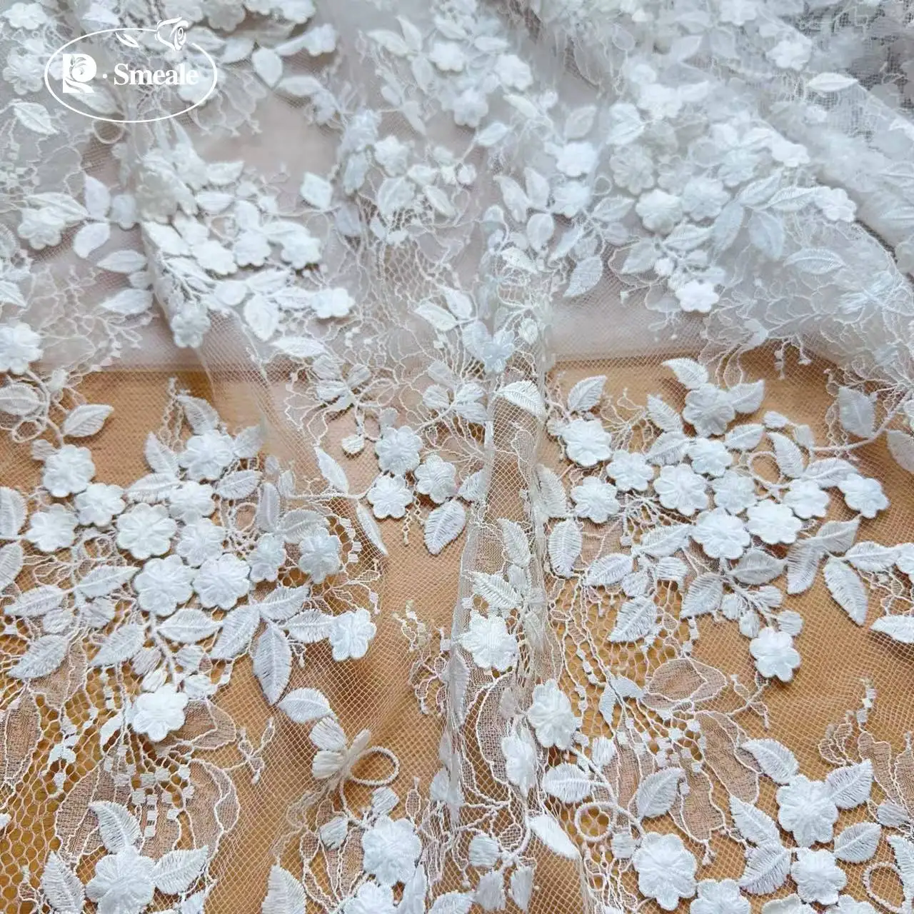 Hochwertige Gaze-Spitze 3D Applikation Spitzenstoff. DIY Hochzeitskleid Designer-Markenstoff. Stoff zum Nähen – Detail 5