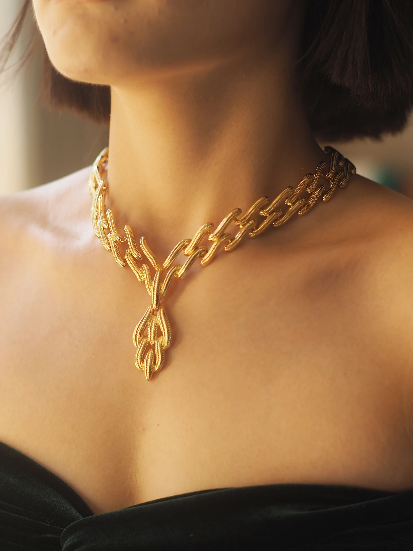 

AETEEY Vintage Heavy Metal Chain Necklace, Unique Design Luxury Choker, Retro Style Statement Jewelry