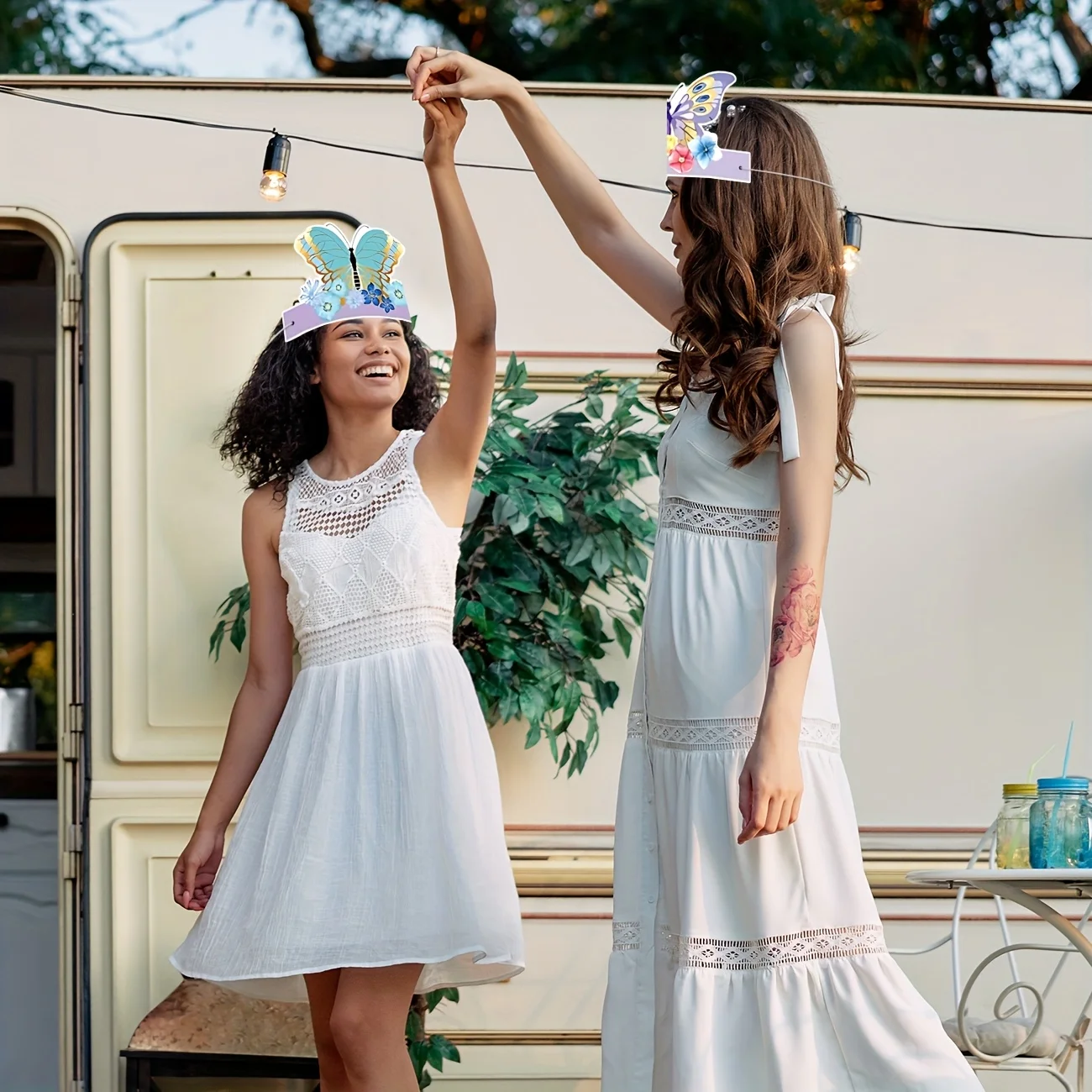 18 szt. Kapelusze na przyjęcie z motylami, różowe motylkowe kwiaty, rekwizyty do fotobudki, baner \"Happy Birthday\" z motylami, urocze urodziny