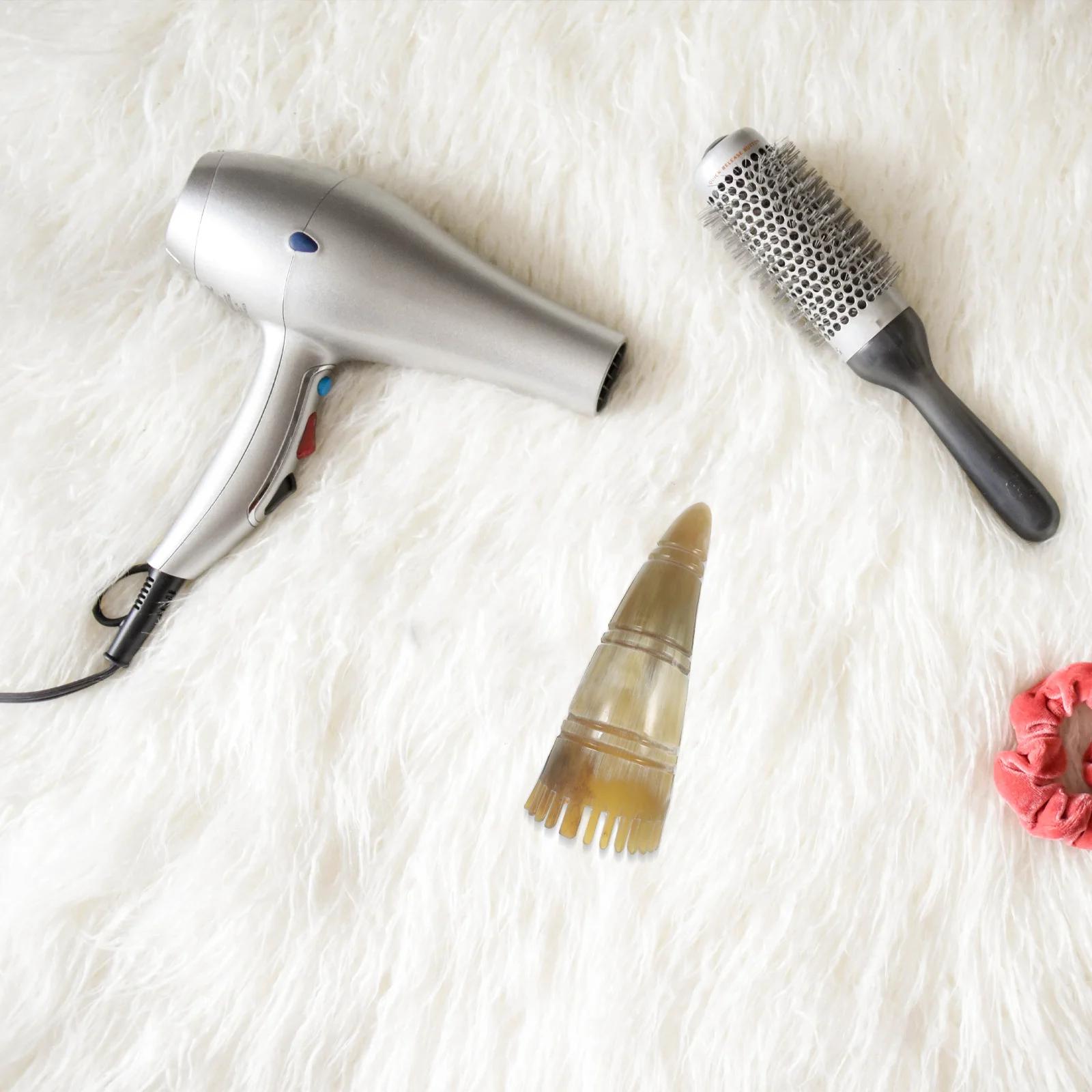 

Premium Wide Tooth Hair Massage Comb Dual Function Scalp Care Instrument for Comfortable Grip and Deep Pore Cleansing Head