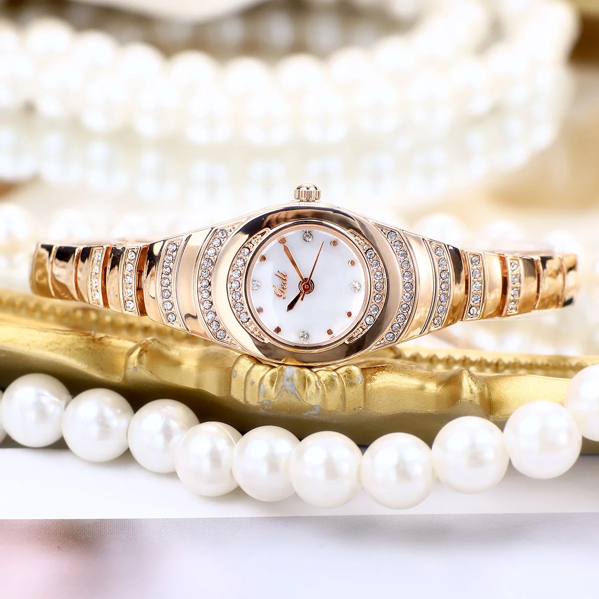 2025 Women's Bracelet Watch Medieval Niche High-end Diamond-encrusted Quartz W Atch Women's High-value Waterproof Watch