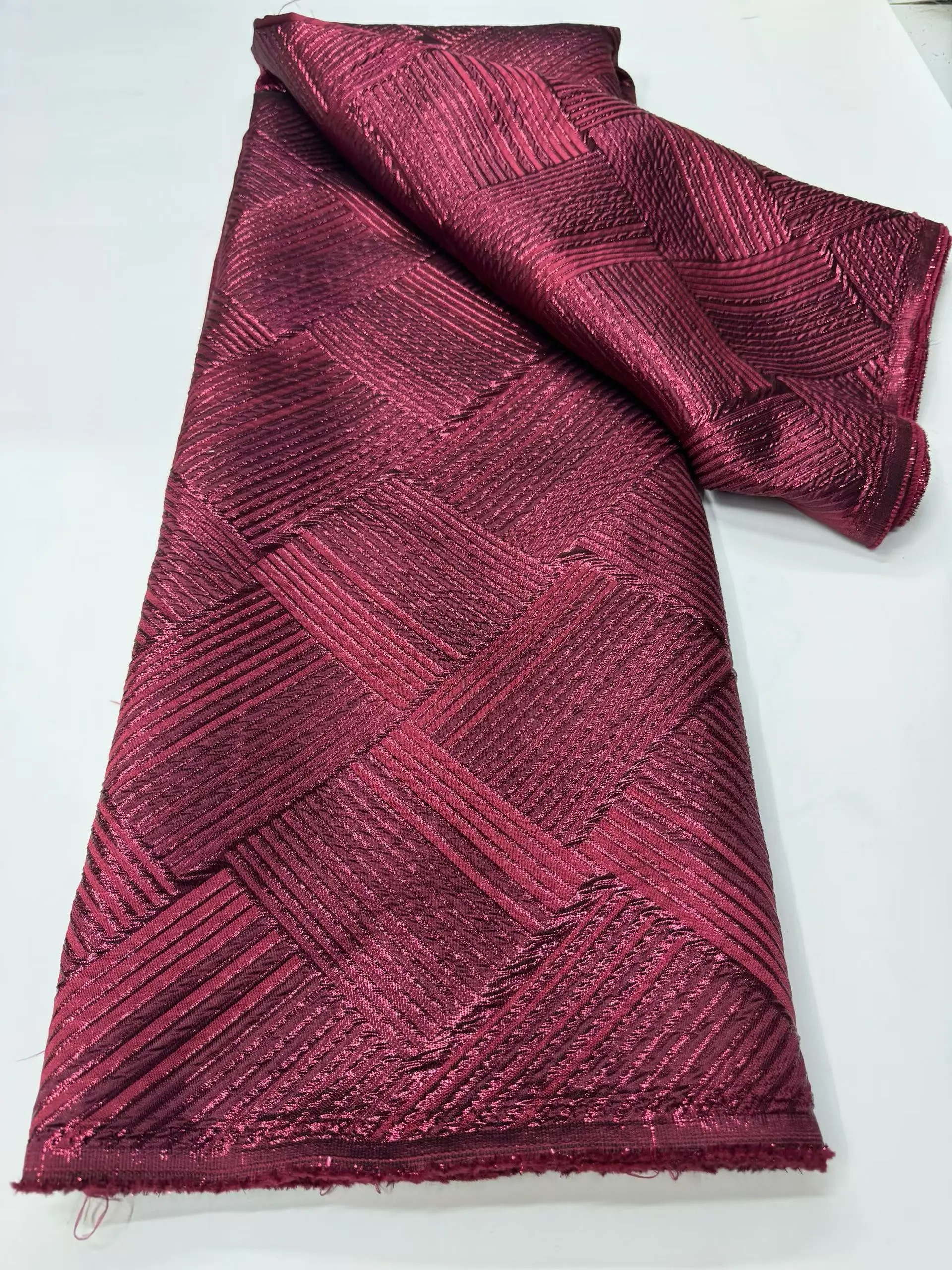 

Новый дизайн, винно-бордовая парча, жаккардовая африканская кружевная ткань, 2022, высокое качество, дамасская французская органза, кружевной материал для шитья KCW2530