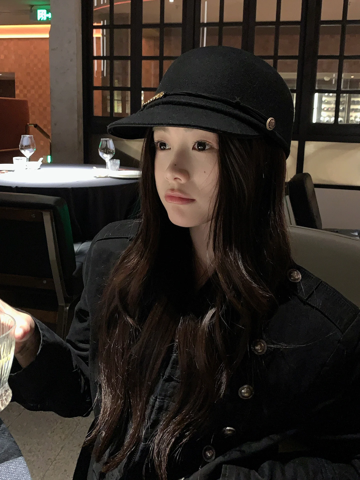 black-woolen-material-bowtrotter-cap-women's-short-brim-riding-hat-face-slimming-large-head-circumference-duckbill-hat