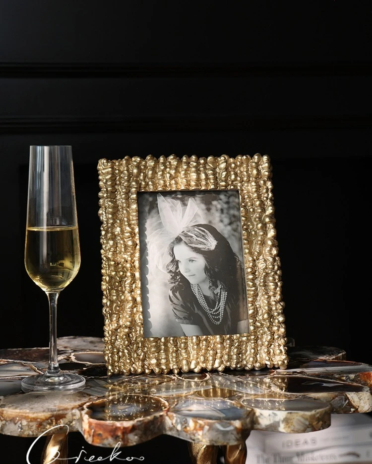 Golden Baroque French Light Luxury Retro Gilded Gold Photo Frame 6-inch Stereoscopic Photo Stand Decoration