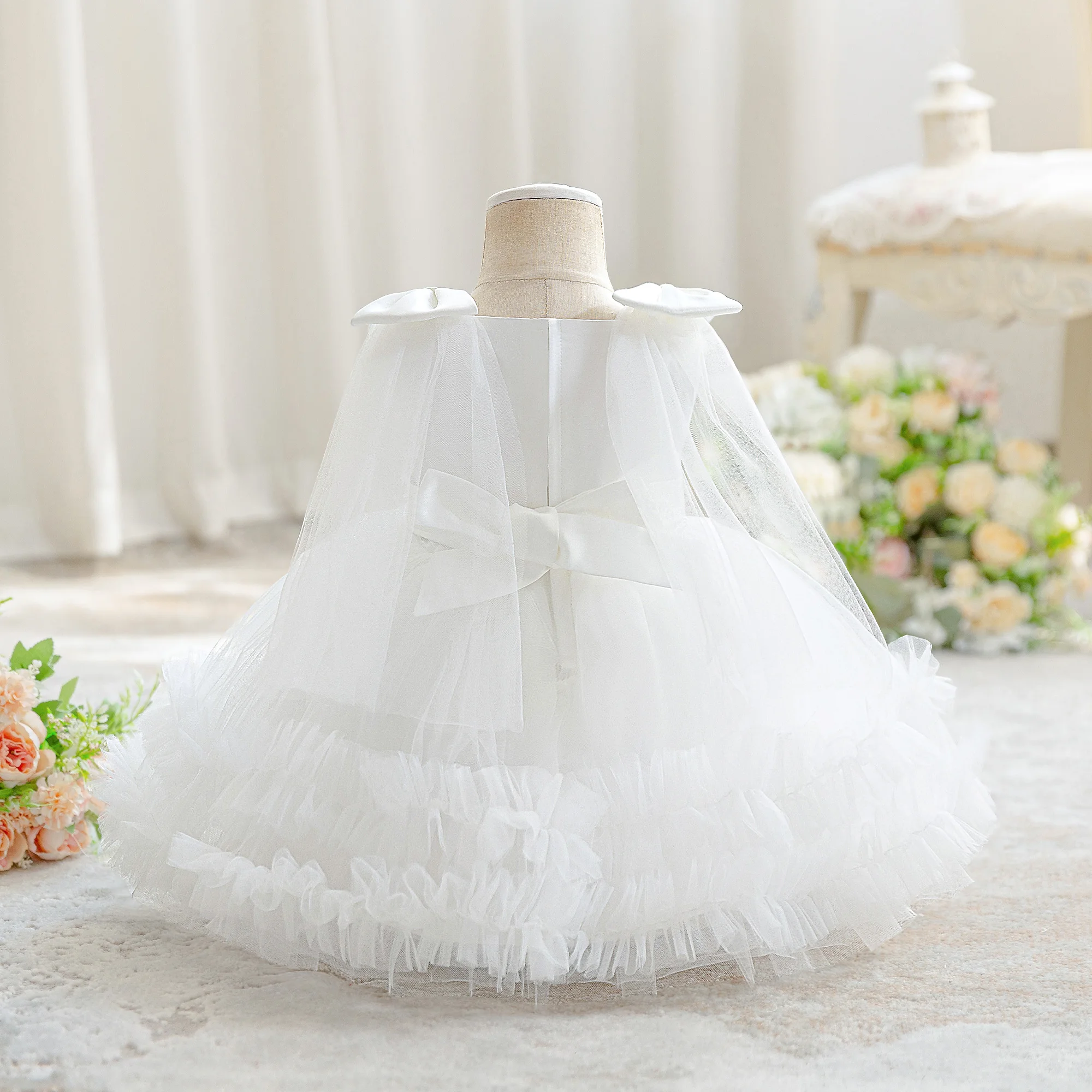 Babykleid mit Schmetterlingsdesign und Tüllrock, perfekt für Baby's Jubiläum oder Geburtstagsfeier. – Detail 6