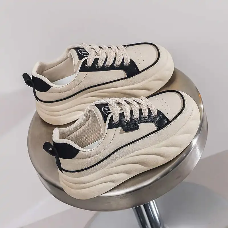 نعل سميك من الجلد الصديق للنساء مقاس 46 أحذية رياضية بدون كعب أحذية ذات علامة تجارية فاخرة أحذية رياضية إعادة البيع عشرات صالة الألعاب الرياضية الفاخرة