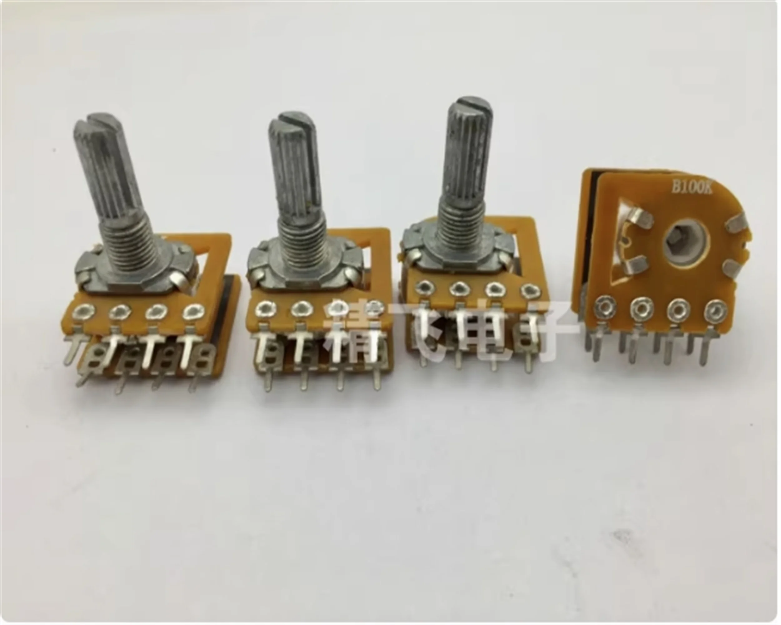 1 PCS high-quality RK163 dual potentiometer with shaft B100K * 2 shaft length 20MM serrated 41 positioning