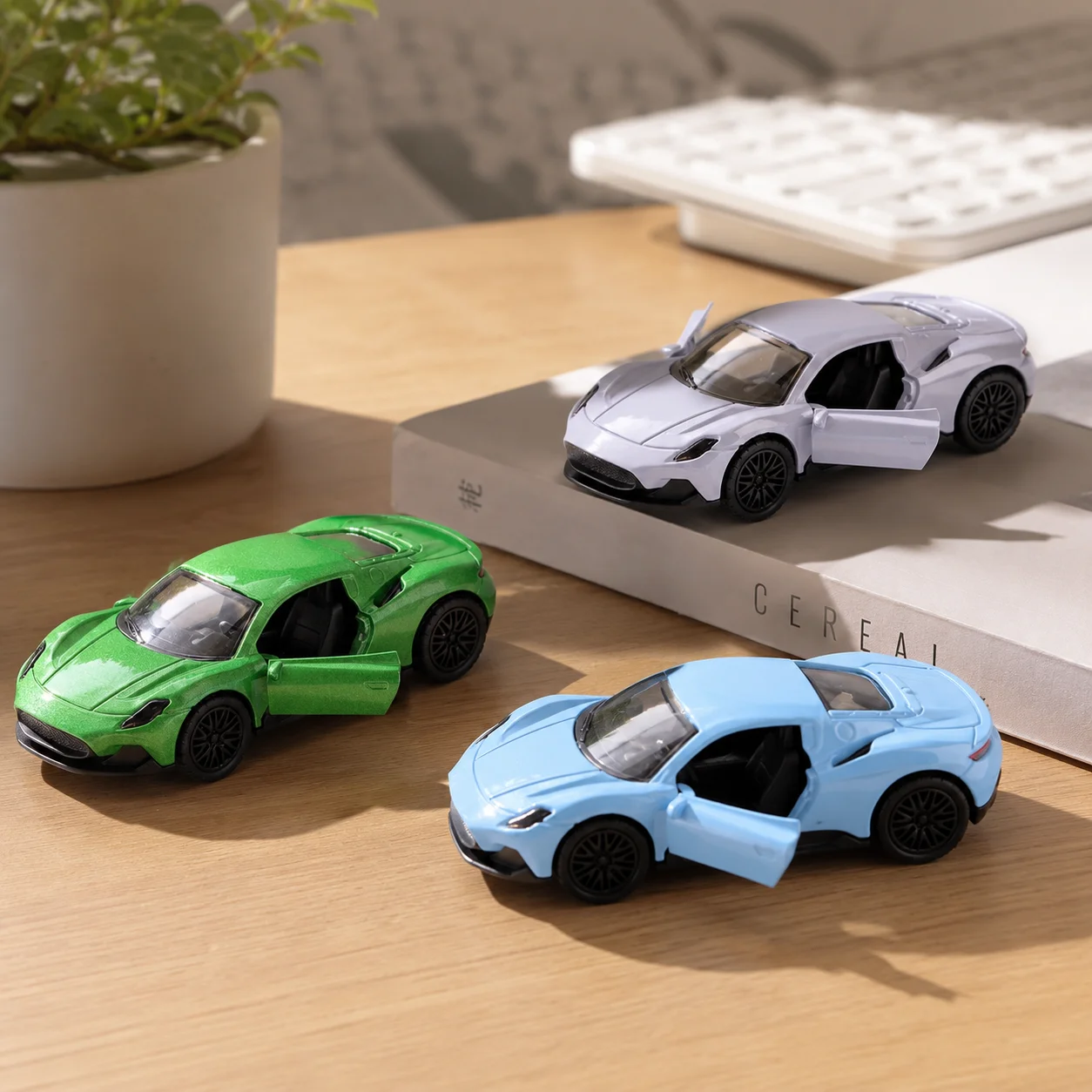 (Verpackt) 1:36 Lati Legierung Simulationsmodell Rückzieh-Spielzeugauto, ein Cooles Geschenk, Spielzeugauto.