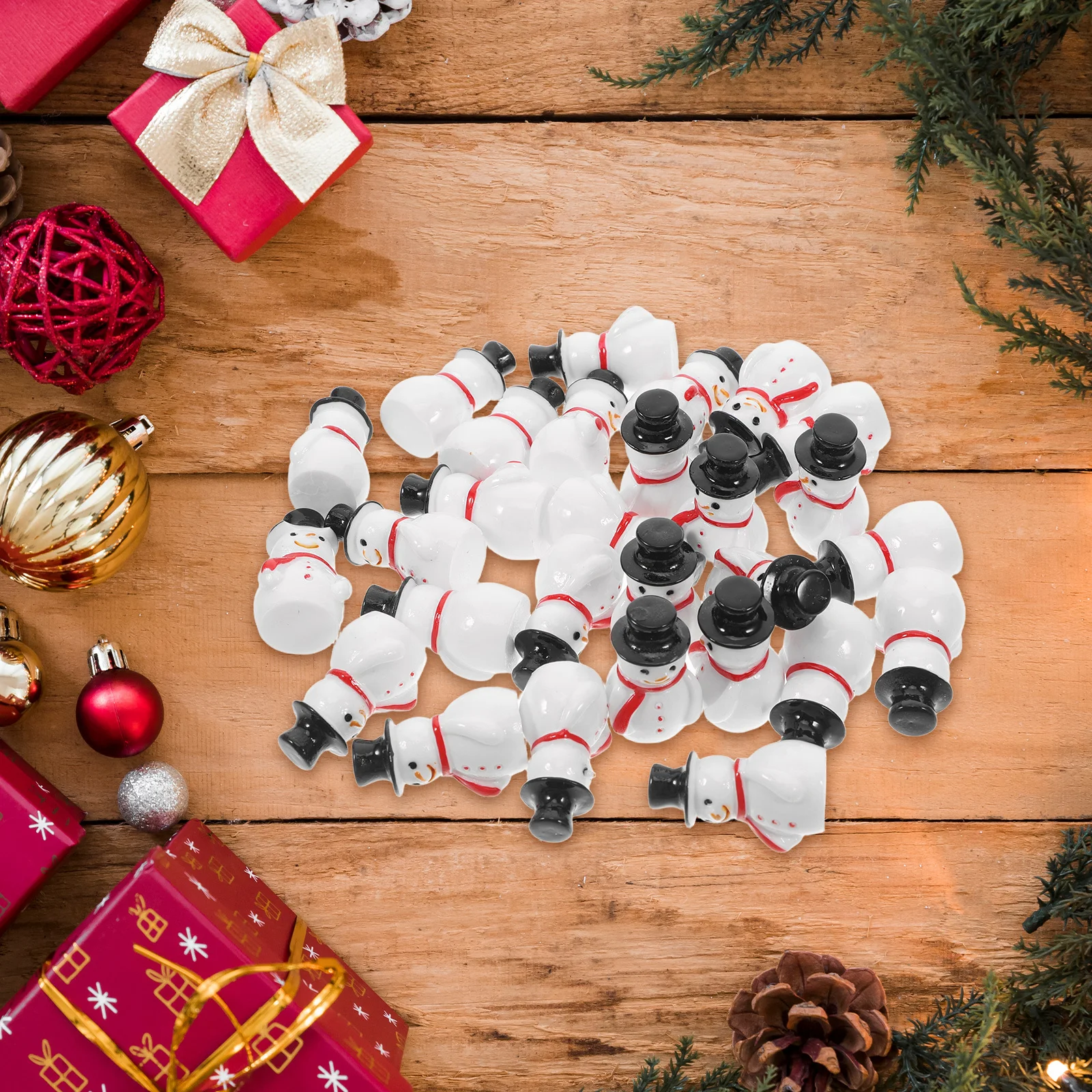 

50Pcs Mini Snowman Resin Christmas Decorations Small Tabletop Garden Home Desktop Xmas Party Ornaments Mini Christmas Ornaments